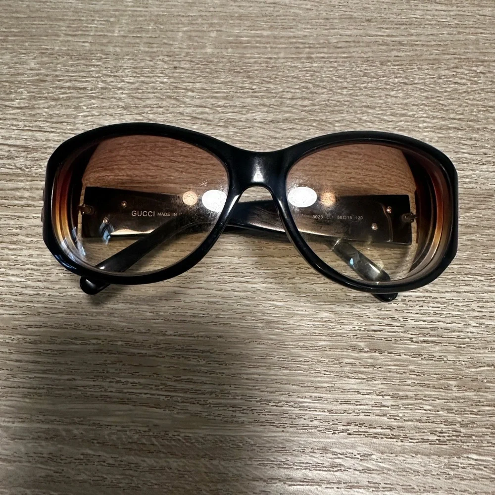 💯Authentic Gucci Black/Gold-tone  Sunglasses-Vintage but in great used condition - Picture 2 of 10